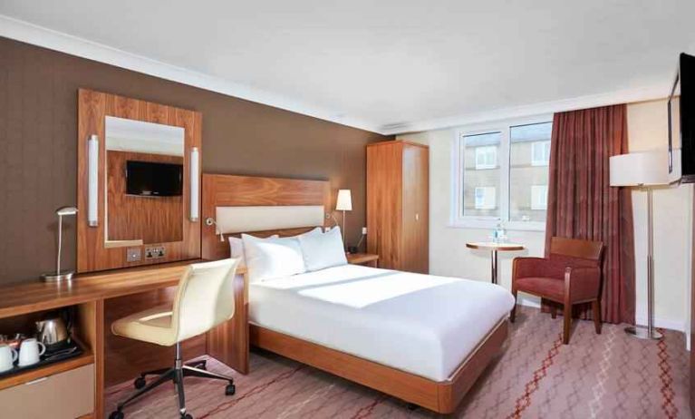 Queen room with working station at the DoubleTree by Hilton Bristol North.