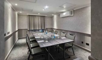 Small meeting room at the DoubleTree by Hilton Bristol North.