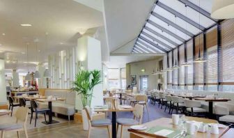 Restaurant area perfect for co-working at the DoubleTree by Hilton Manchester Airport.