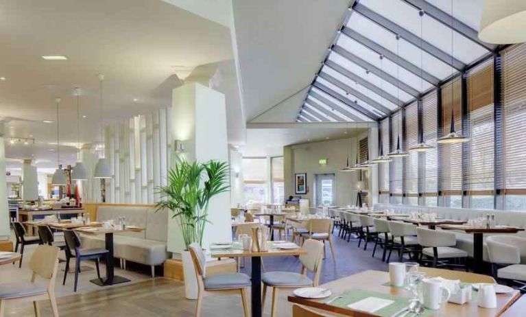 Restaurant area perfect for co-working at the DoubleTree by Hilton Manchester Airport.