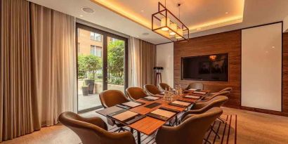 Small meeting room with TV screen at the Fellows House Cambridge, Curio Collection by Hilton.