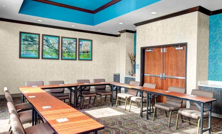 Efficient Meeting rooms available for board meetings at the Hampton Suite Atlanta Perimeter Dunwoody