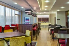 Dining area perfect for co-working at the Hampton by Hilton London Luton Airport.