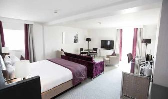 luxurious king suite with lounge area and work desk at Hilton London Angel Islington.