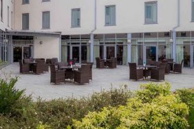 beautiful outdoor terrace for coworking and working online at Hilton Garden Inn Luton North.