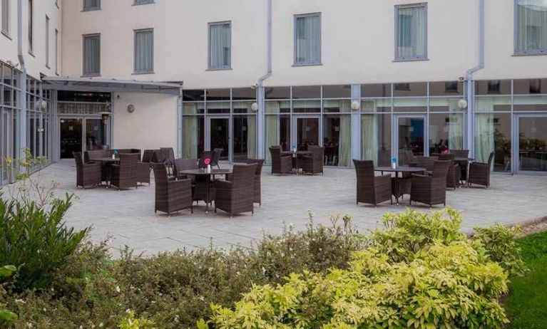 beautiful outdoor terrace for coworking and working online at Hilton Garden Inn Luton North.