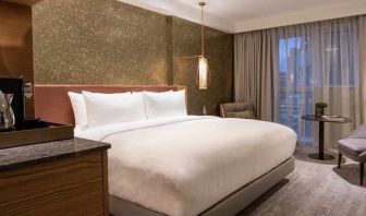 Lincoln Plaza London, Curio Collection By Hilton