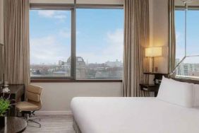 comfortable king room with work desk and lots of natural light at DoubleTree by Hilton London Greenwich.