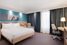 King bedroom with working station at the Hampton by Hilton Bristol Airport.