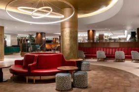 Lobby workspace with chairs and sofas at the Hilton Birmingham Metropole.