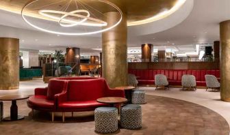 Lobby workspace with chairs and sofas at the Hilton Birmingham Metropole.