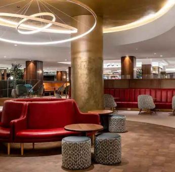 Lobby workspace with chairs and sofas at the Hilton Birmingham Metropole.