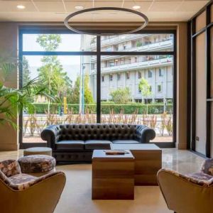 Hotel workspace with sofas at the DoubleTree by Hilton Brescia.