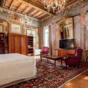 Beautiful king suite with working station at the Grand Hotel Villa Torretta Milan Sesto, Curio Collection.