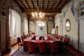 Meeting room with u shape table at the Grand Hotel Villa Torretta Milan Sesto, Curio Collection.