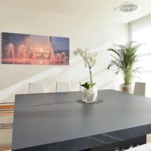 Bright meeting room with square table at the Hilton Garden Inn Milan North.