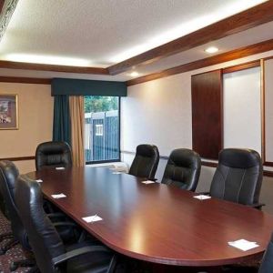 professional meeting area at Hampton Inn Bloomington.