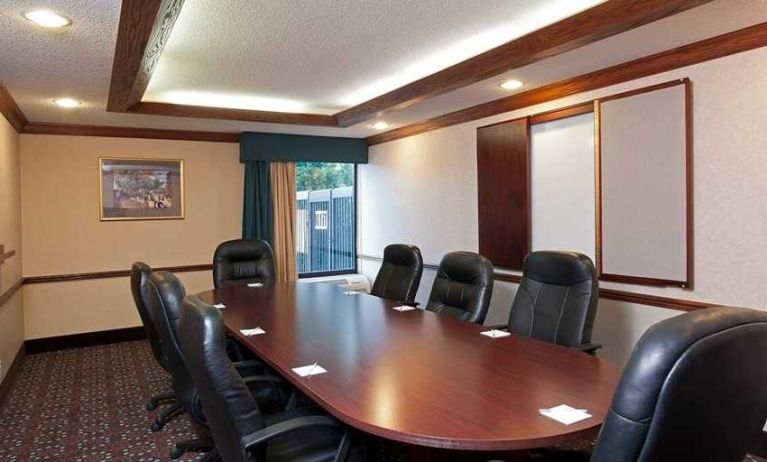 professional meeting area at Hampton Inn Bloomington.