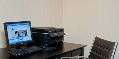 dedicated work station and business center with PC, internet, work desk, and printer at Hampton Inn Bloomington.