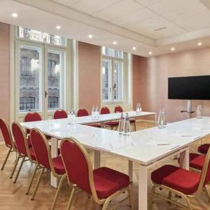 Meeting room with TV screen and u shape table at the DoubleTree by Hilton Trieste.