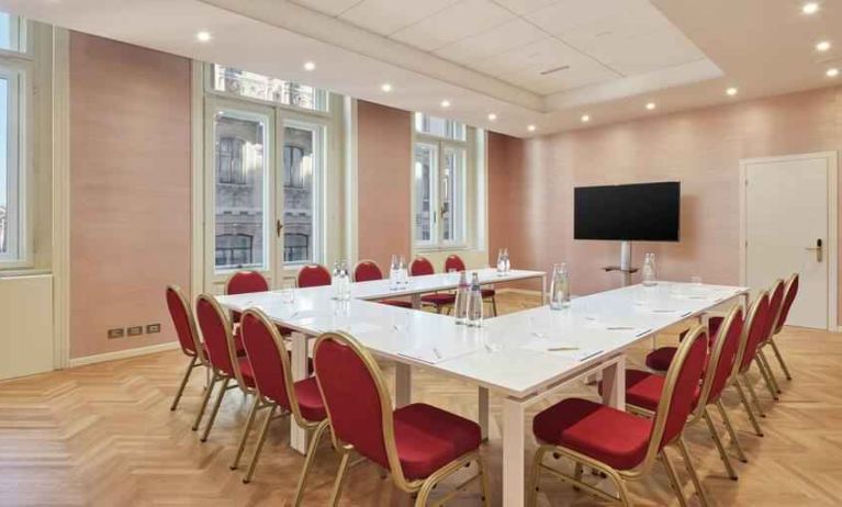 Meeting room with TV screen and u shape table at the DoubleTree by Hilton Trieste.