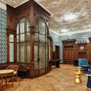 Elegant hotel workspace at the DoubleTree by Hilton Trieste.