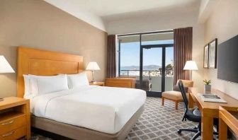 beautiful king room with gorgeous views at Hilton San Francisco Financial District.