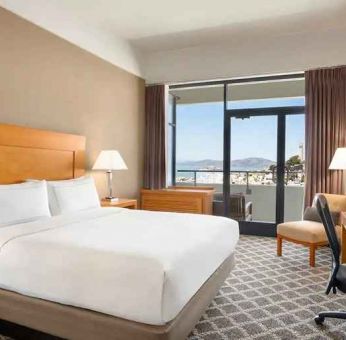 beautiful king room with gorgeous views at Hilton San Francisco Financial District.