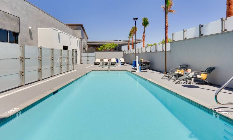 large outdoor pool with sunbeds and outdoor seating at Hampton Inn Irvine Spectrum Lake Forest.