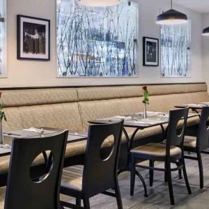 Restaurant area perfect for co-working at the Hilton Garden Inn Dublin Custom House.