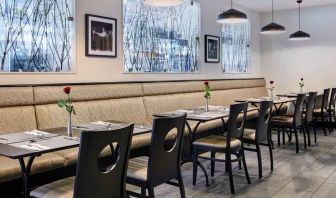 Restaurant area perfect for co-working at the Hilton Garden Inn Dublin Custom House.