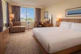 King bedroom with sofa, TV screen and desk at the Hilton Dublin Airport.