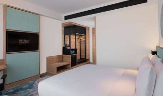 Comfortable king size bed in a king guestroom at the Hilton Garden Inn Jakarta Taman Palem.