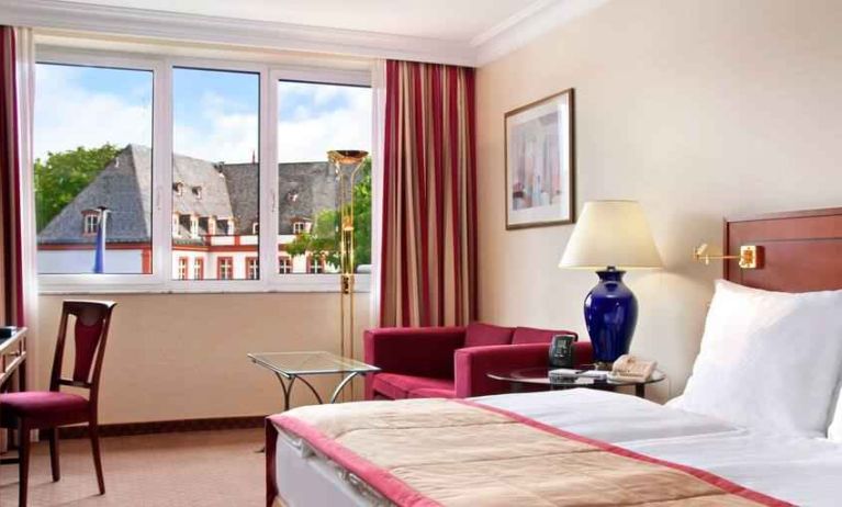 Hotel room with window and desk at the Hilton Mainz City.