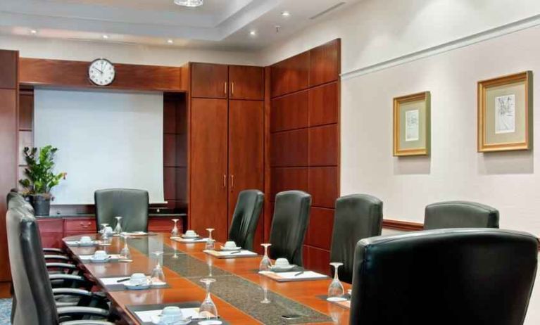 Meeting room with comfortable chairs at the Hilton Mainz City.