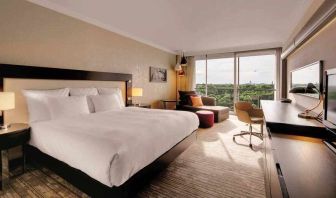 King bedroom with desk at the Hilton Munich Park.