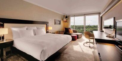 King bedroom with desk at the Hilton Munich Park.