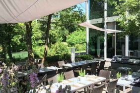 Outdoor patio with garden perfect as workspace at the Hilton Munich Park.