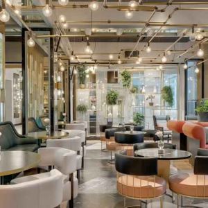 Dining area suitable for co-working at the Hilton Munich City.