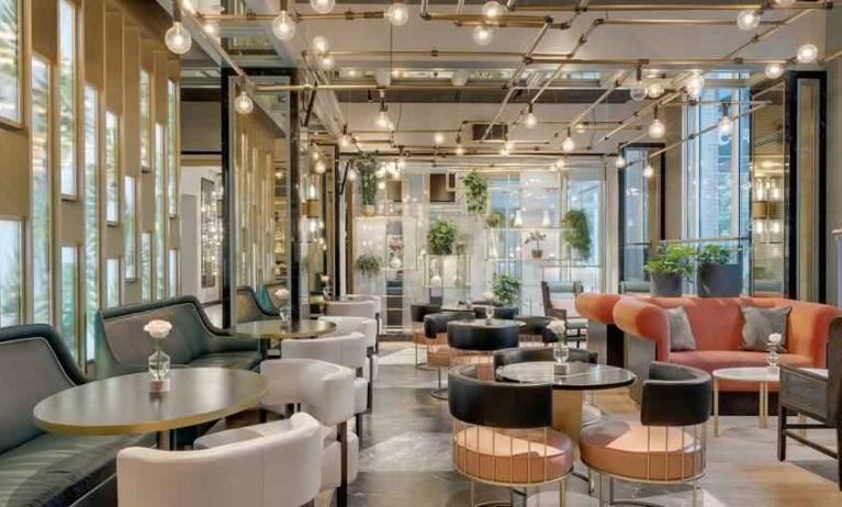 Dining area suitable for co-working at the Hilton Munich City.