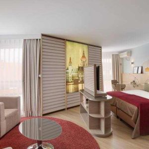 Stylish king suite with working station at the DoubleTree by Hilton Hannover Schweizerhof.