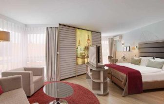Stylish king suite with working station at the DoubleTree by Hilton Hannover Schweizerhof.