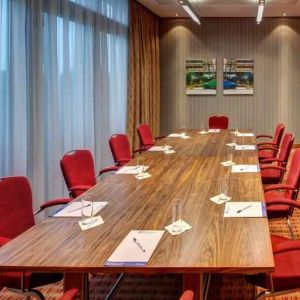 Meeting room with large windows at the Hilton Garden Inn Frankfurt Airport.