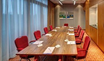 Meeting room with large windows at the Hilton Garden Inn Frankfurt Airport.