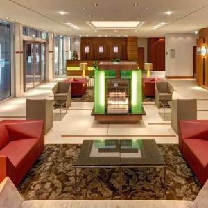 Lobby workspace perfect for co-working at the Hilton Garden Inn Frankfurt Airport.