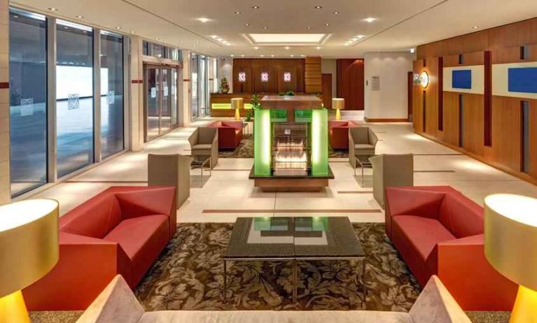 Lobby workspace perfect for co-working at the Hilton Garden Inn Frankfurt Airport.