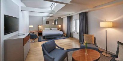 Comfortable king suite with desk at the Hilton Cologne.