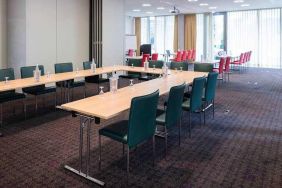 Meeting room with u shape table at the DoubleTree by Hilton Frankfurt Niederrad.