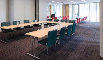 Meeting room with u shape table at the DoubleTree by Hilton Frankfurt Niederrad.