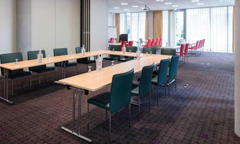 Meeting room with u shape table at the DoubleTree by Hilton Frankfurt Niederrad.